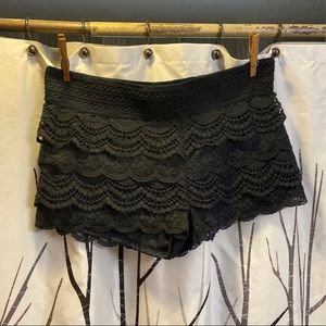 Super cute lace shorts!!